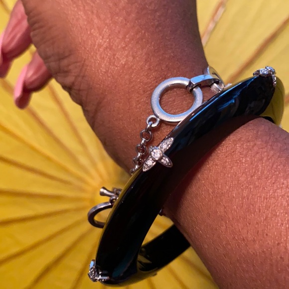 Create strong vibes with a fab, Mariam Salat black bangle! - Picture 3 of 8